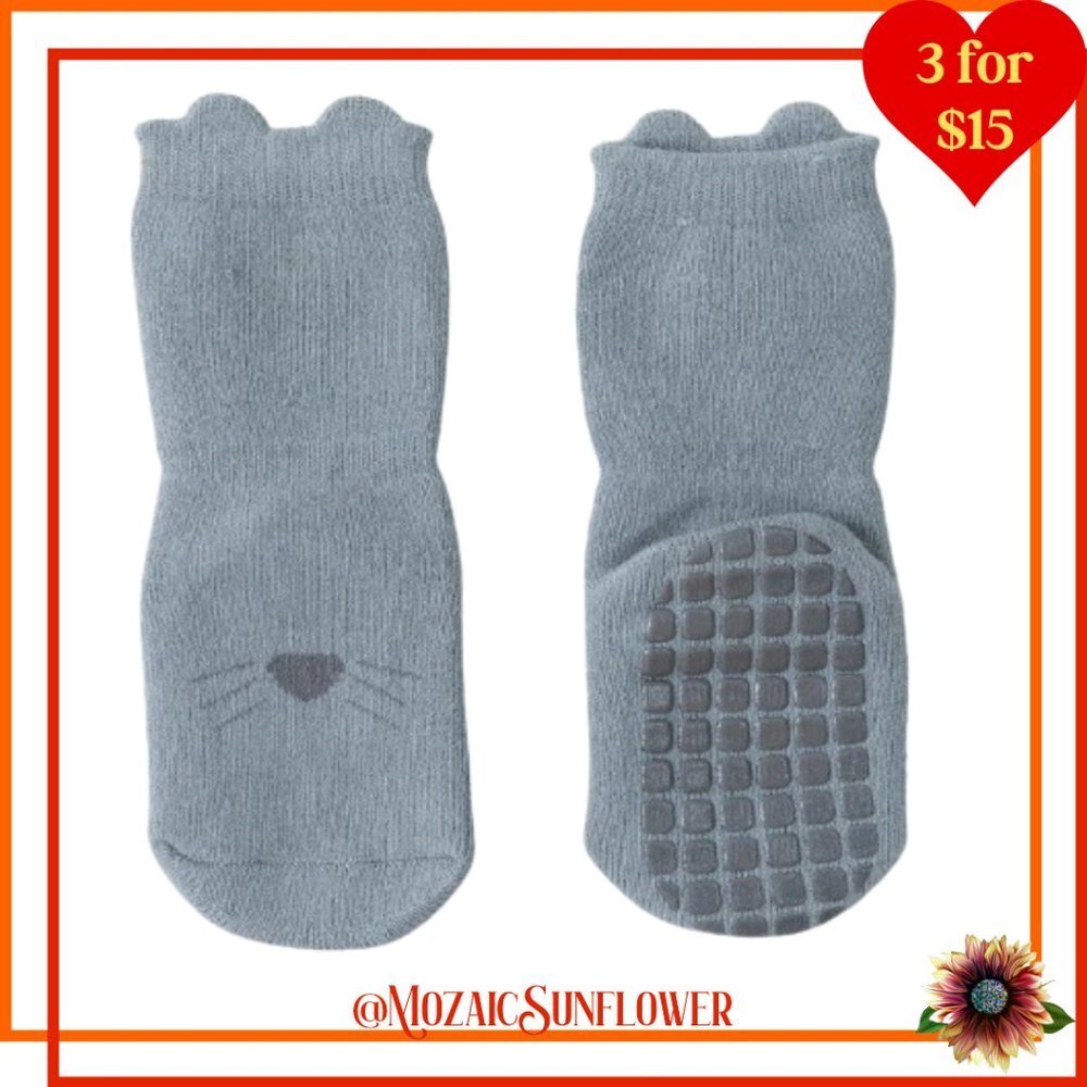 NEW Comfy Cozy Blue Kitten Face Stay-On Socks With Grips On Bottom